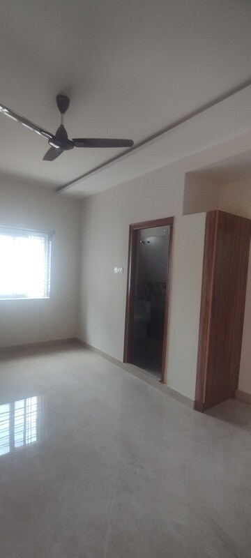 Room in 3 BHK Apartment at Manikonda – for Rent