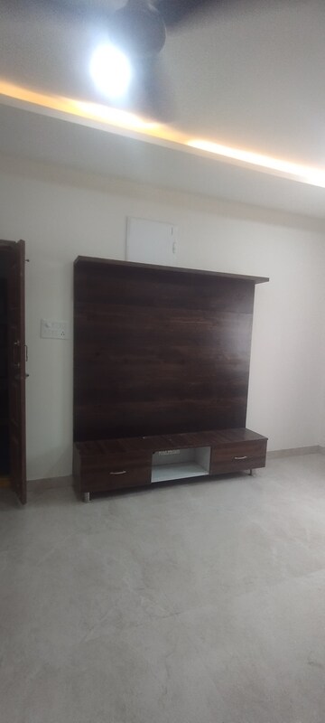 Room in 3 BHK Apartment at Manikonda – for Rent