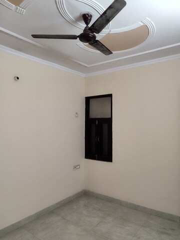 Room in 2 BHK Builder Floor at RWA Apartments, Sector 31 – for Rent