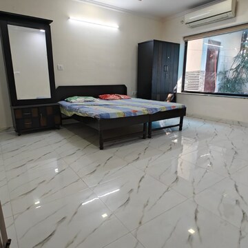 Bedroom in 3 BHK Builder Floor at Sector 52 – for Rent