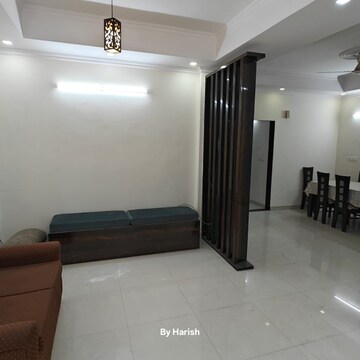 Room in 3 BHK Builder Floor at Sector 52 – for Rent