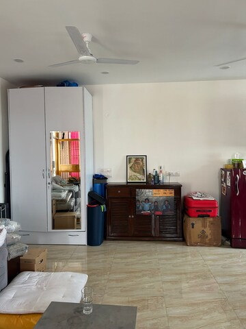 Room in 1 RK Builder Floor at Defence Colony – for Rent