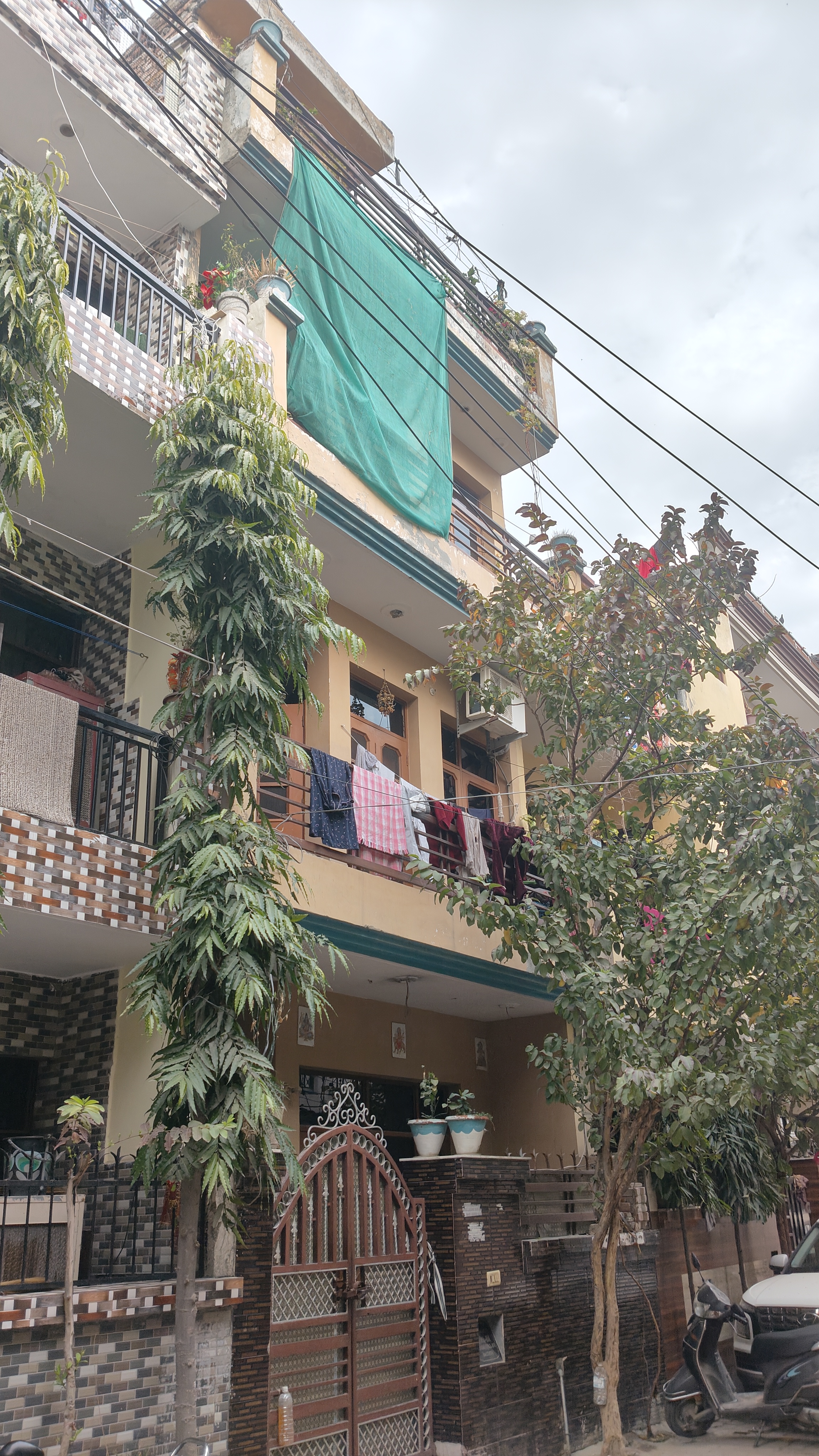 5 BHK + Extra Room Independent House For Sale in D R Estate 