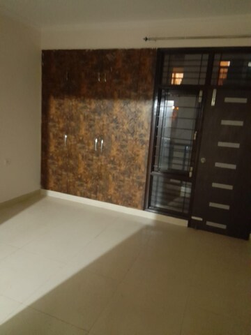 Room in 2.5 BHK Apartment at Omega Green Park, Faizabad Road – for Rent