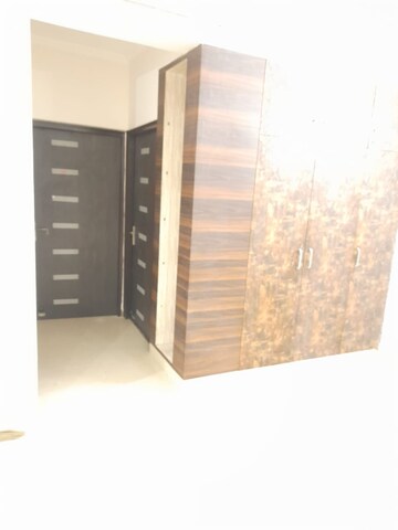 Room in 2.5 BHK Apartment at Omega Green Park, Faizabad Road – for Rent