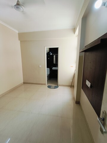 Room in 2 BHK Apartment at Shree Vardhman Mantra, Sector 67 – for Rent