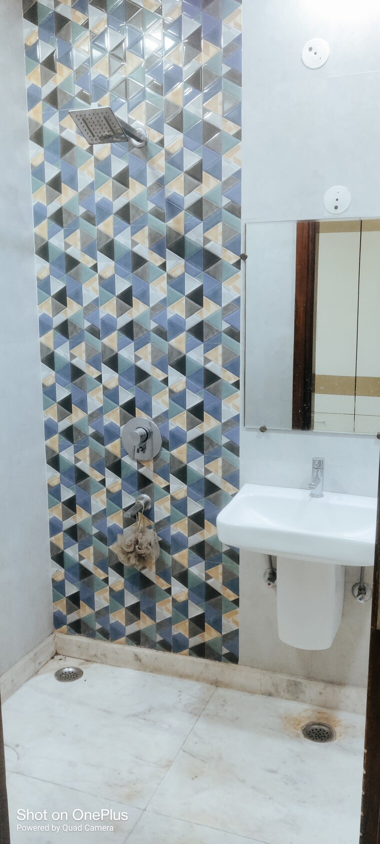 Bathroom, rohini sector 11 3 Bedroom 1200 Sq.Ft. Builder Floor In Rohini Sector 11 Delhi 8296320