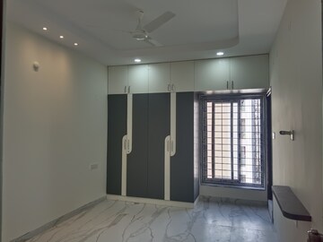 Room in 2 BHK Apartment at Madhapur – for Rent
