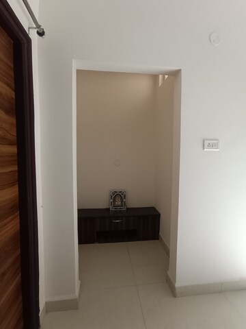 Room in 3 BHK Apartment at Madhapur – for Rent