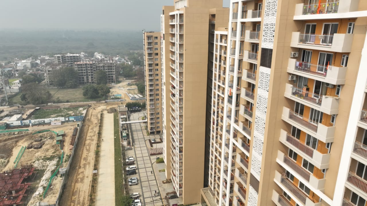 3 BHK + Extra Room Apartment For Sale in Gomti Nagar