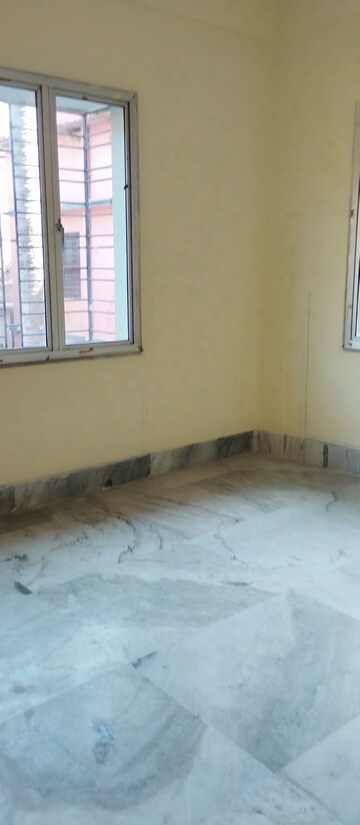 Room in 2 BHK Apartment at Kolkatta Gpo – for Sale