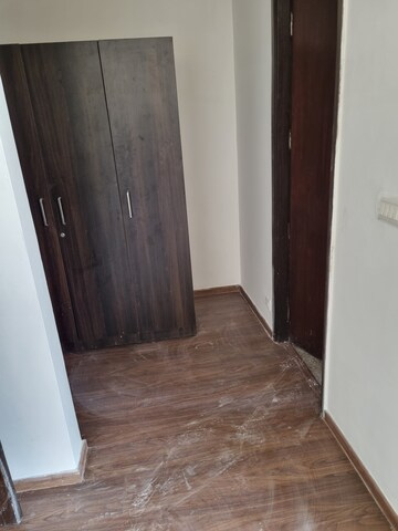 Furnished Amenities in 3 BHK Apartment at M3M Woodshire, Sector 107 – for Rent