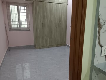 Room in 2 BHK Apartment at Madhapur – for Rent