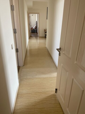 Room in 5 BHK Apartment at Pioneer Park Presidia, Sector 62 – for Rent