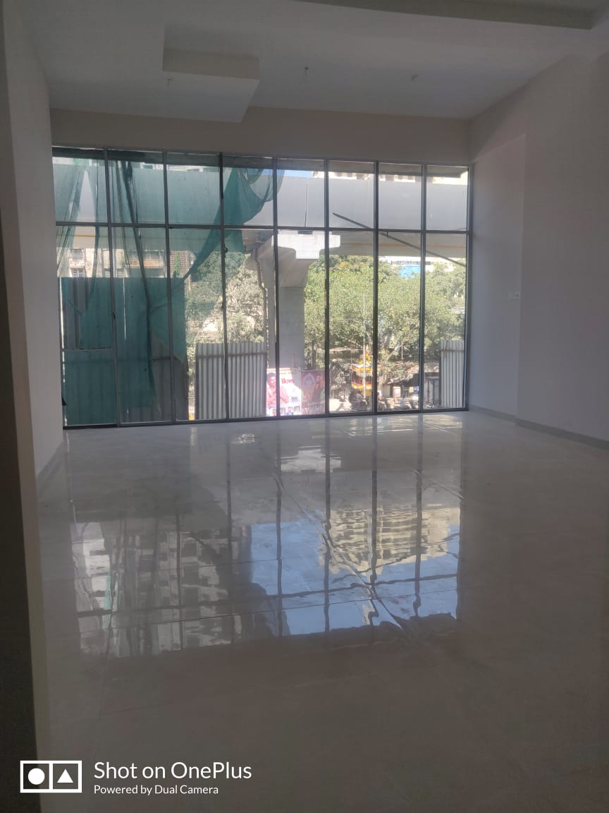 Showroom For Sale in Cementers Tavisa