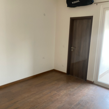 Room in 4 BHK Builder Floor at DLF Gardencity Enclave, Sector 93 – for Rent