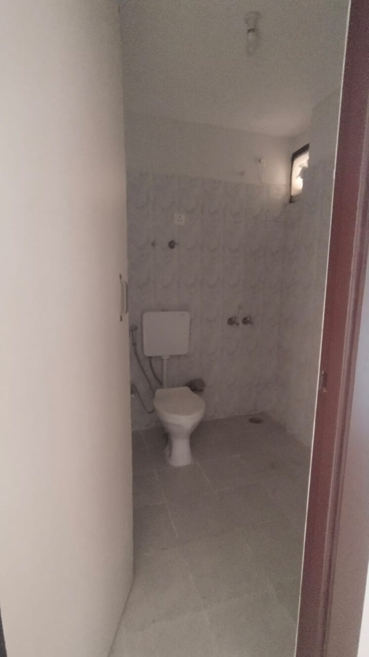 Bathroom, hill-grow-apartments 3 Bedroom 1600 Sq.Ft. Apartment In Sector 21c Faridabad 8296797