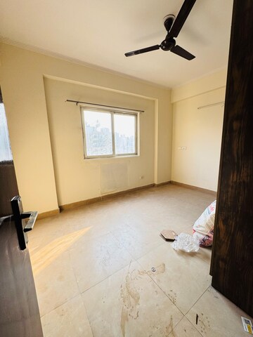 Room in 3.5 BHK Apartment at Aims Golf City, Sector 75 – for Rent