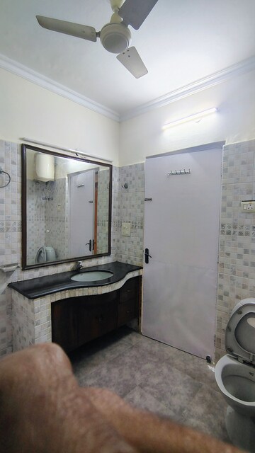 Bathroom in 3.5 BHK Builder Floor at Unitech South City 1, South City 1 – for Rent