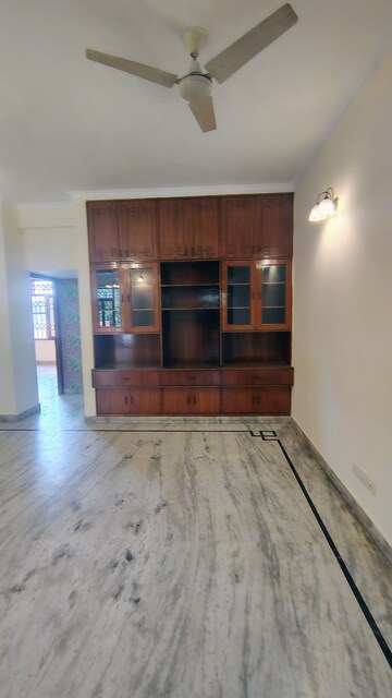 Room in 3.5 BHK Builder Floor at Unitech South City 1, South City 1 – for Rent
