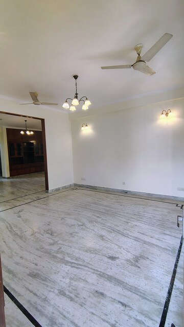 Room in 3.5 BHK Builder Floor at Unitech South City 1, South City 1 – for Rent