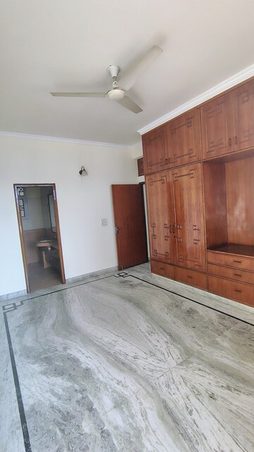 Bedroom in 3.5 BHK Builder Floor at Unitech South City 1, South City 1 – for Rent