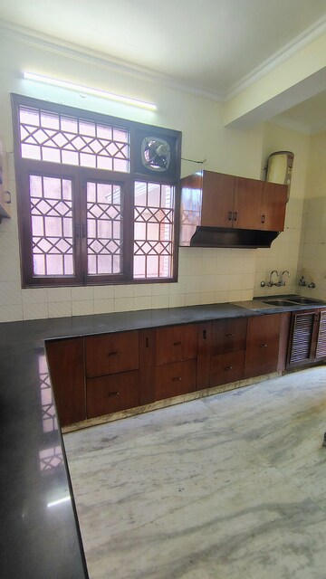 Kitchen in 3.5 BHK Builder Floor at Unitech South City 1, South City 1 – for Rent