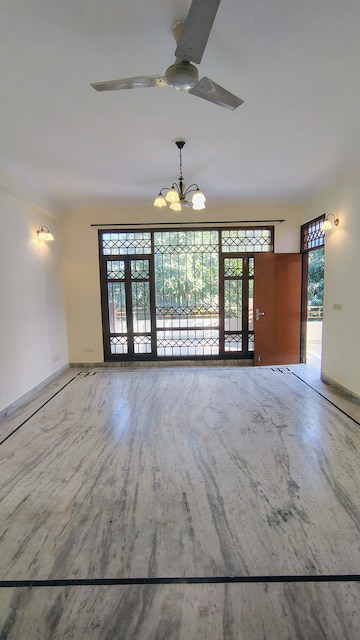 Room in 3.5 BHK Builder Floor at Unitech South City 1, South City 1 – for Rent