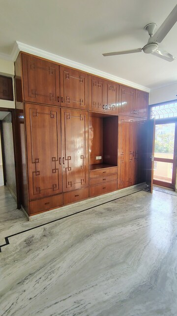 Room in 3.5 BHK Builder Floor at Unitech South City 1, South City 1 – for Rent