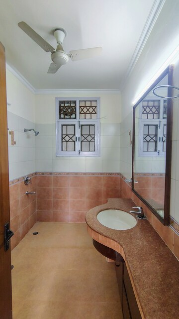 Bathroom in 3.5 BHK Builder Floor at Unitech South City 1, South City 1 – for Rent