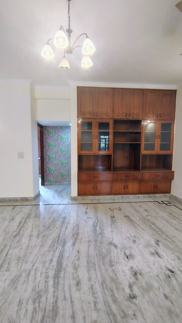 Room in 3.5 BHK Builder Floor at Unitech South City 1, South City 1 – for Rent