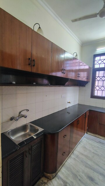 Kitchen in 3.5 BHK Builder Floor at Unitech South City 1, South City 1 – for Rent