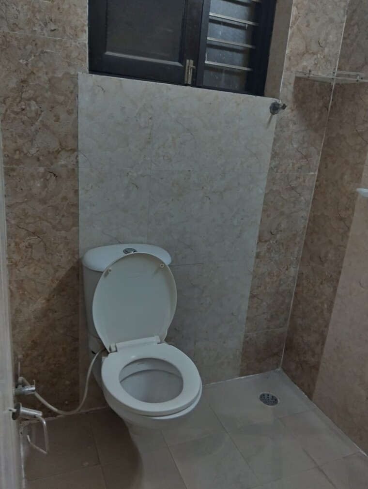 Bathroom, sector 21c 3 Bedroom 1500 Sq.Ft. Apartment In Sector 21c Faridabad 8296844