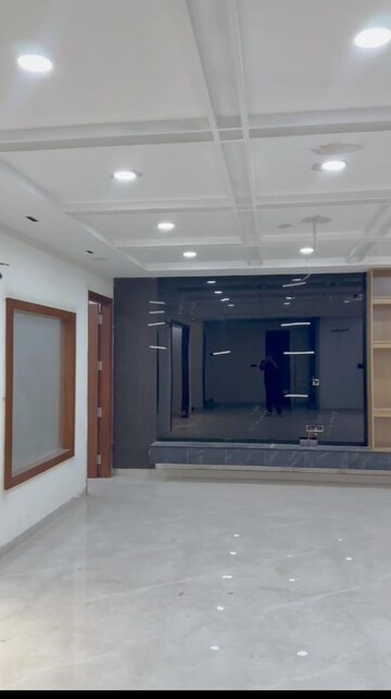 Building Lobby in 4 BHK Builder Floor at TDI The Retreat, Sector 89 – for Sale