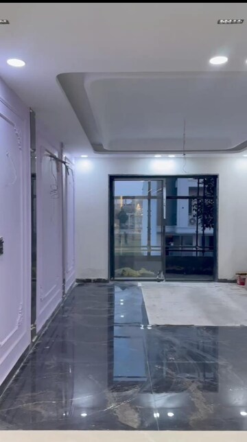 Building Lobby in 4 BHK Builder Floor at TDI The Retreat, Sector 89 – for Sale