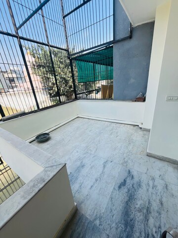 Balcony in 2 BHK Builder Floor at Sector 40 – for Rent