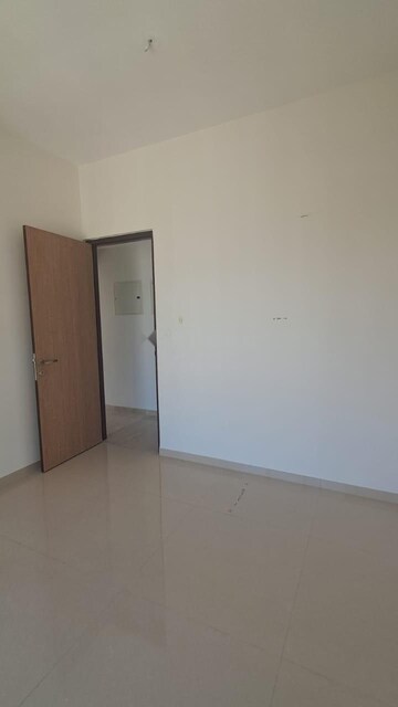 Room in 2 BHK Apartment at Lodha Vista, Lower Parel – for Rent
