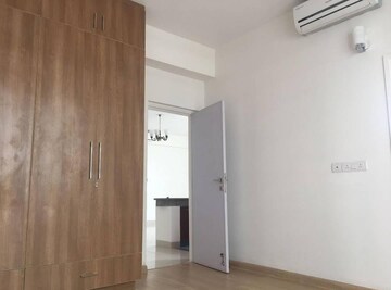 Room in 2 BHK Apartment at Emaar The Palm Drive-Palm Studios, Sector 66 – for Rent