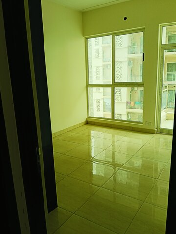 Room in 3 BHK Apartment at Gaur Saundaryam, Tech Zone 4 Greater Noida – for Sale