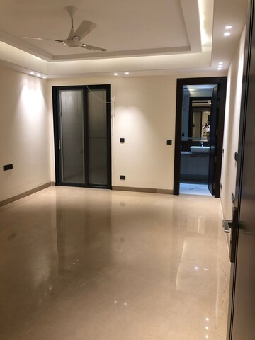 Room in 4 BHK Builder Floor at DLF Atria, Dlf Phase ii – for Rent