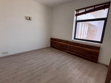 Room in 4 BHK Apartment at Ireo Skyon, Sector 60 – for Rent