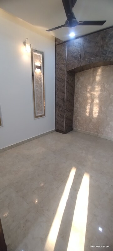 Furnished Amenities in 3 BHK Builder Floor at Uttam Nagar – for Sale