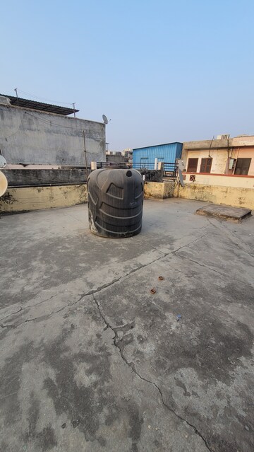 Terrace in 2 BHK Apartment at Dilshad Garden – for Rent