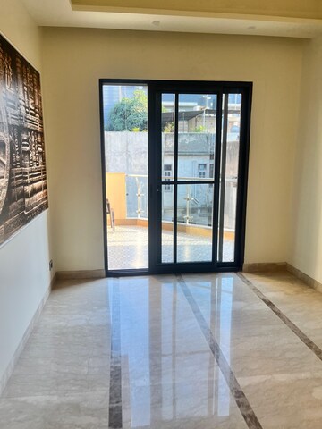 Room in 4 BHK Builder Floor at New Friends Colony – for Rent