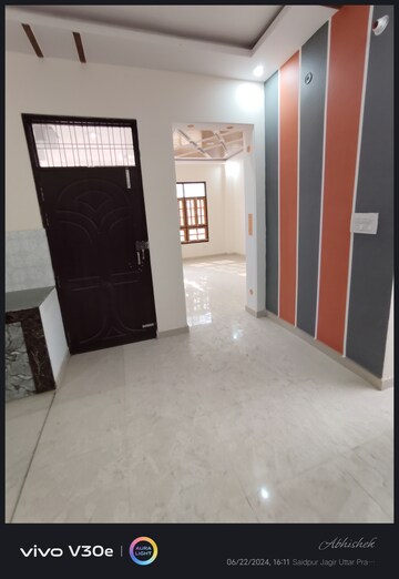 Room in 2 BHK Independent House at Jankipuram Extension – for Sale
