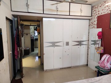 Room in 3 BHK Apartment at ISM House, Kandivali East – for Rent