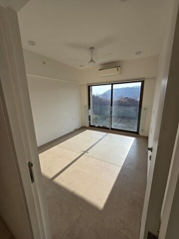 Room in 2 BHK Apartment at Kanakia Silicon Valley, Powai – for Rent