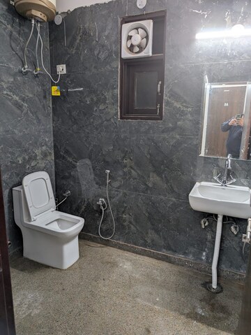 Bathroom in 1 BHK Builder Floor at Palm Residency Chhatarpur, Chattarpur – for Rent