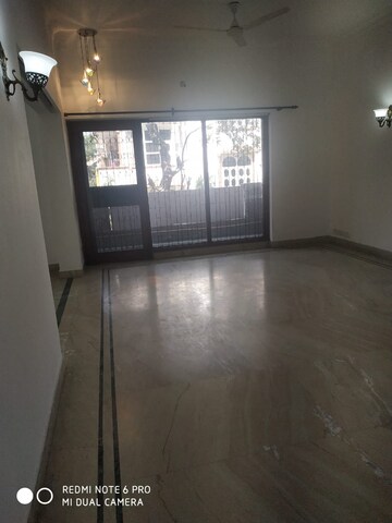 Room in 3 BHK Builder Floor at Saket – for Rent