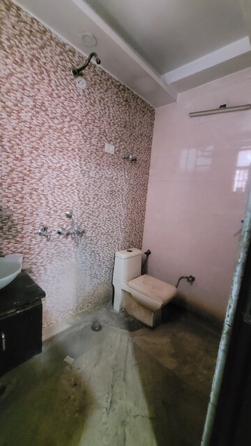 Bedroom in 3 BHK Builder Floor at Dilshad Colony – for Sale